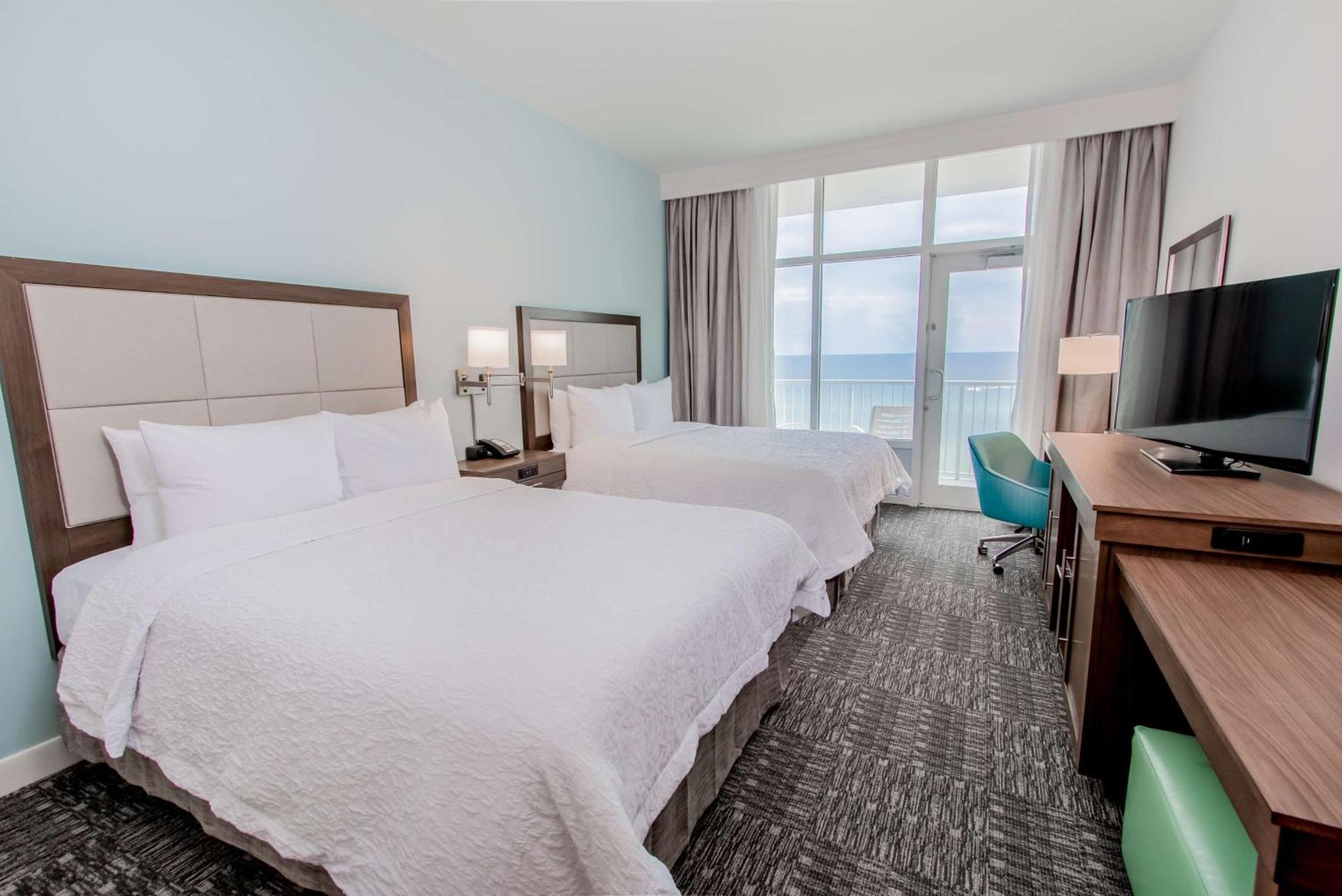 Hampton & Panama Beach-beachfront 3*